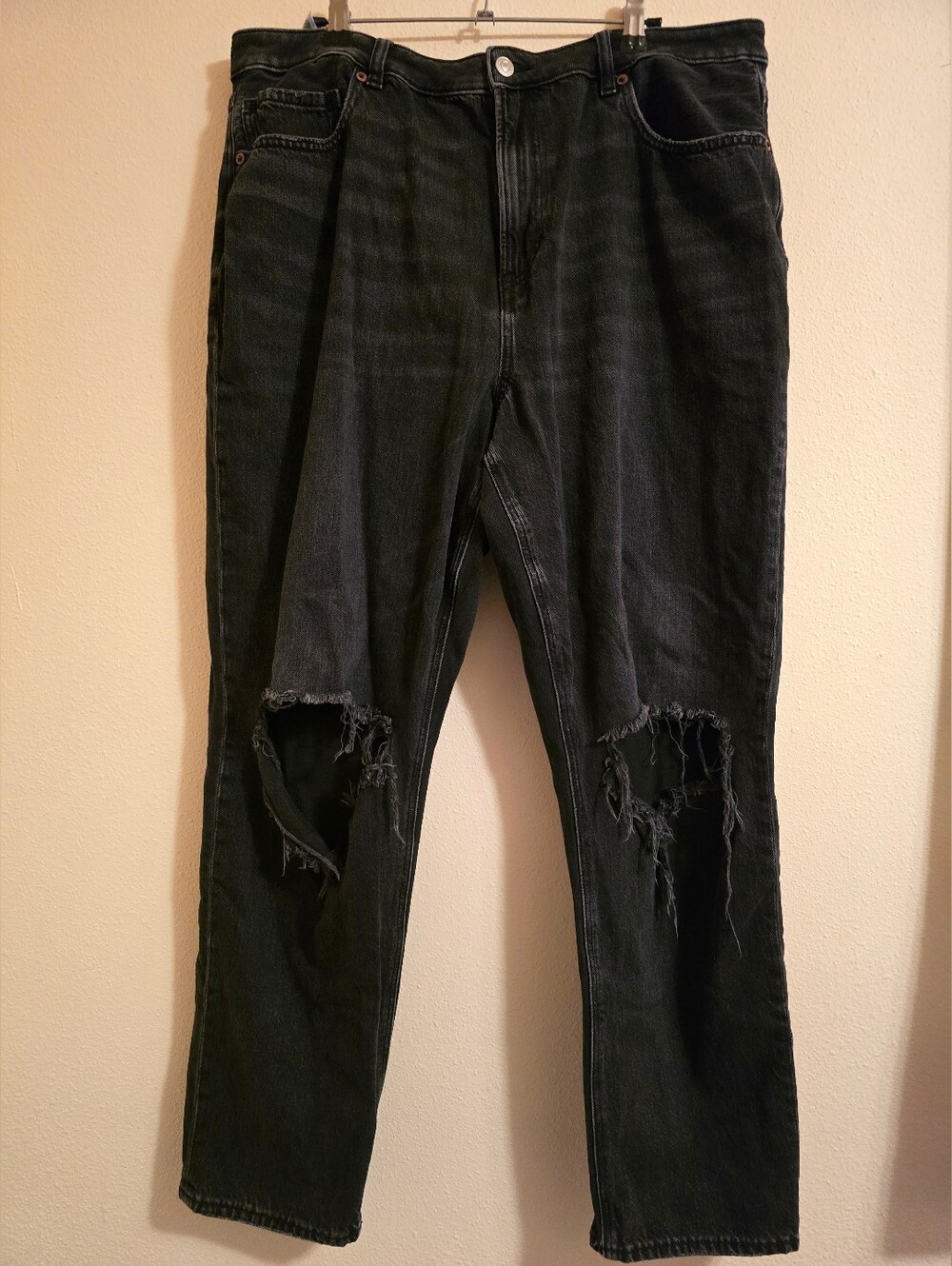 American Eagle Distressed Jeans